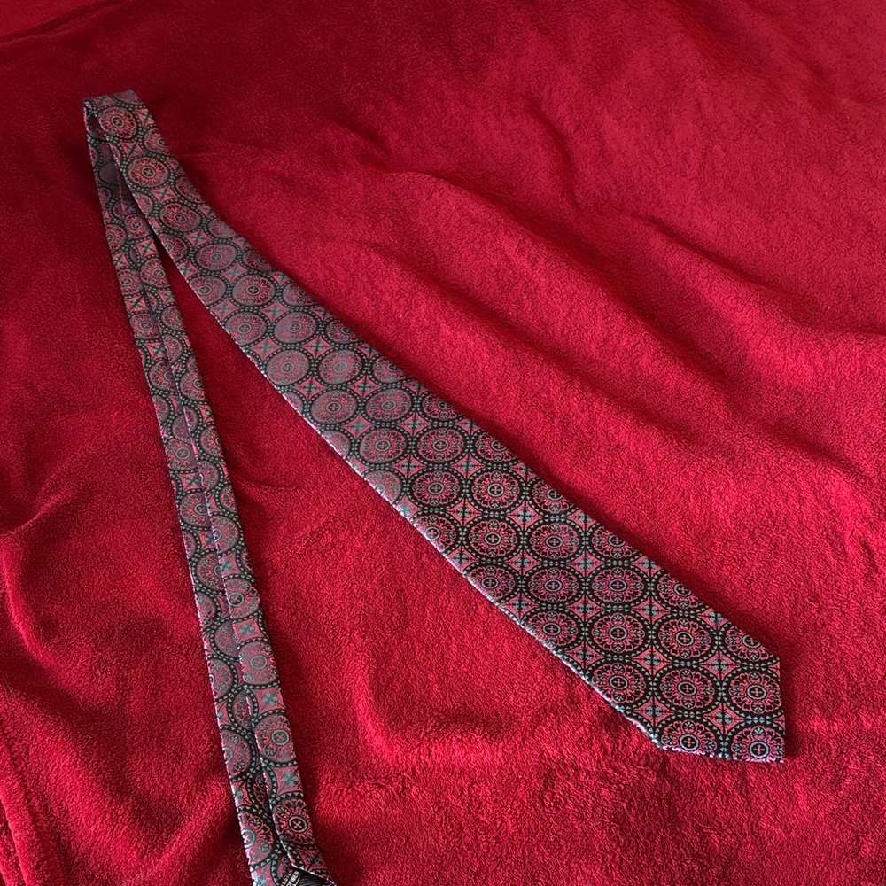 Sophisticated Black and Red Geometric Men's Tie